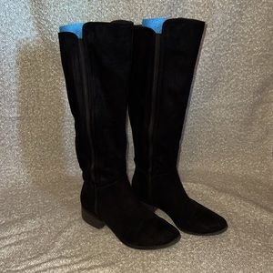Women’s black suede boots